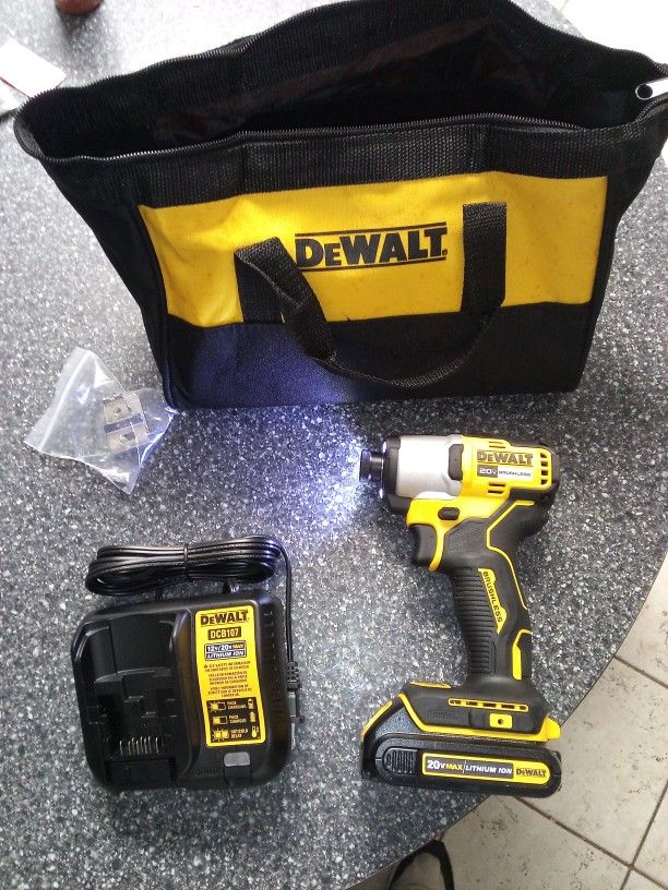 Brand New DeWalt 20v Brushless Impact With Batterie/Charger/Carrying Bag