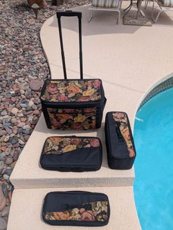 ROLLING TOTE w/3 accessory totes w/tapestry design.