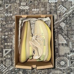 Yeezy Size 6 Men Brand New 
