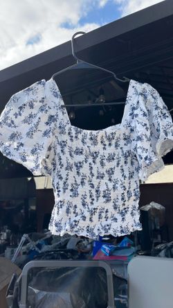 Medium white/floral top