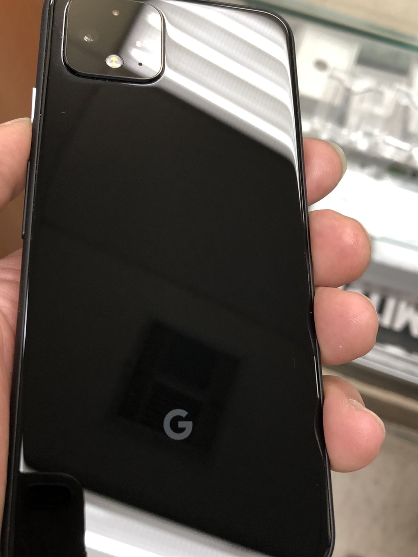 Factory Unlocked Google pixel 4 excellent condition, with store warranty
