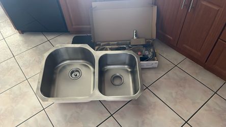 Stainless Steel Sink With Complete Fauset - Ready For Installation In Your Home