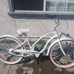 Like New Women's 26" Electra The Betty 3 Speed Beach Cruiser 