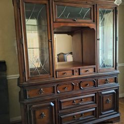 Large Hudson Bay Traditional Wood China Cabinet & Hutch – 2 Piece Set Never Used