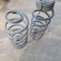 Suburban Tahoe Yukon Escalade Avalanche Rear Springs Part