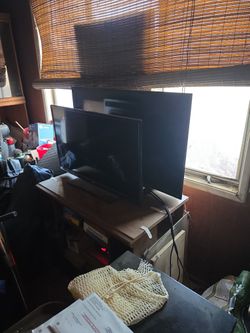 2 Flat Screens 1 Sony 1 Rca