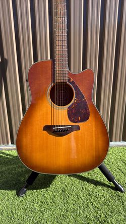 Yamaha FGX700SC Acoustic-Electric Guitar – Like New Condition