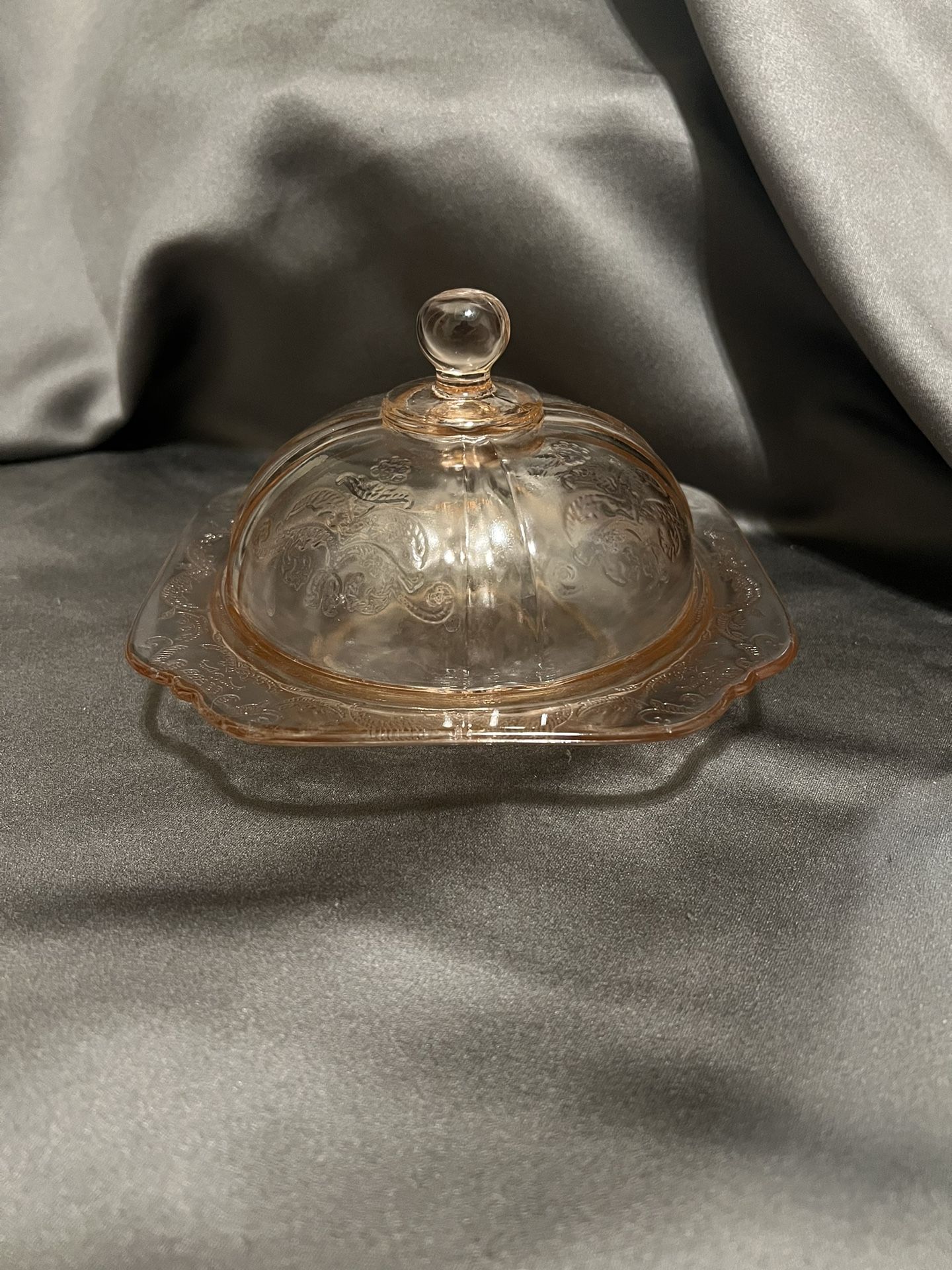 VINTAGE INDIANA GLASS MADRID PINK PEDESTAL COVERED CANDY OR BUTTER DISH