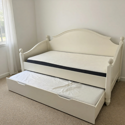 Living Spaces Madison White Twin Trundle Bed Set – Good Condition - Menifee, CA