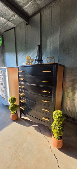 Beautiful vintage dresser chest 4 drawers all wood sturdy refinished black and gold pulls