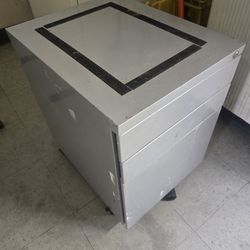 Rolling metal cabinet 3 drawers