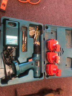 Makita drill with 3 batteries