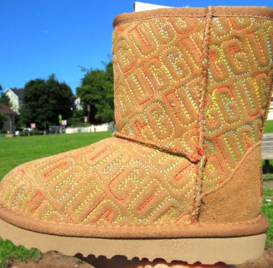Classic II Graphic Stich UGG