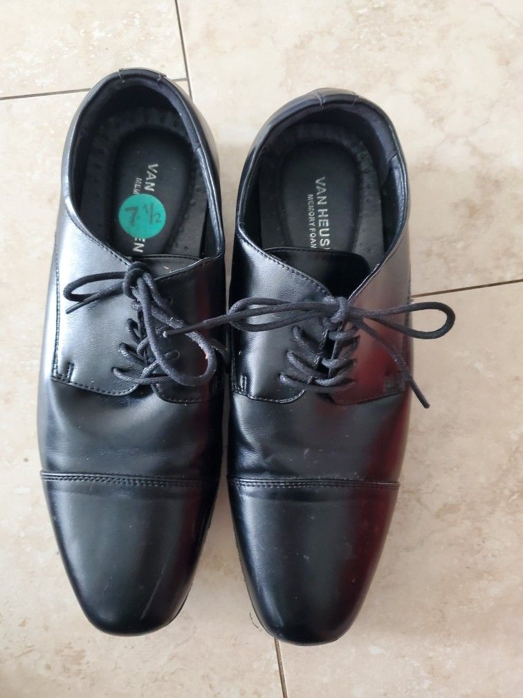 Mens Van Heusan Black Shoes Size 7.5 Used Once