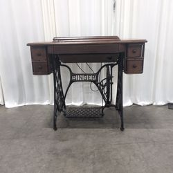 Singer Wood and Cast Iron Treadle Sewing Machine