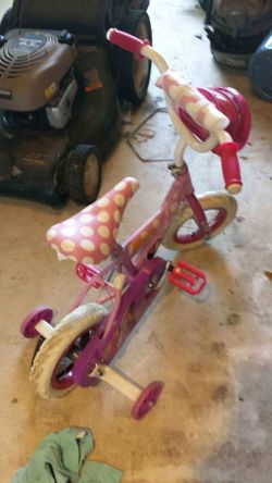 Minnie Mouse bike (tire needs to be replaced)