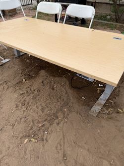Working table that goes up and down