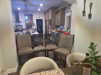 Set of 4 dinning room chairs