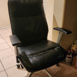 FREE OFFICE CHAIR