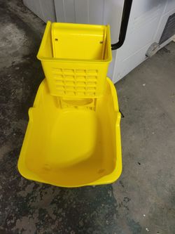 Large Wringer Mop Bucket
