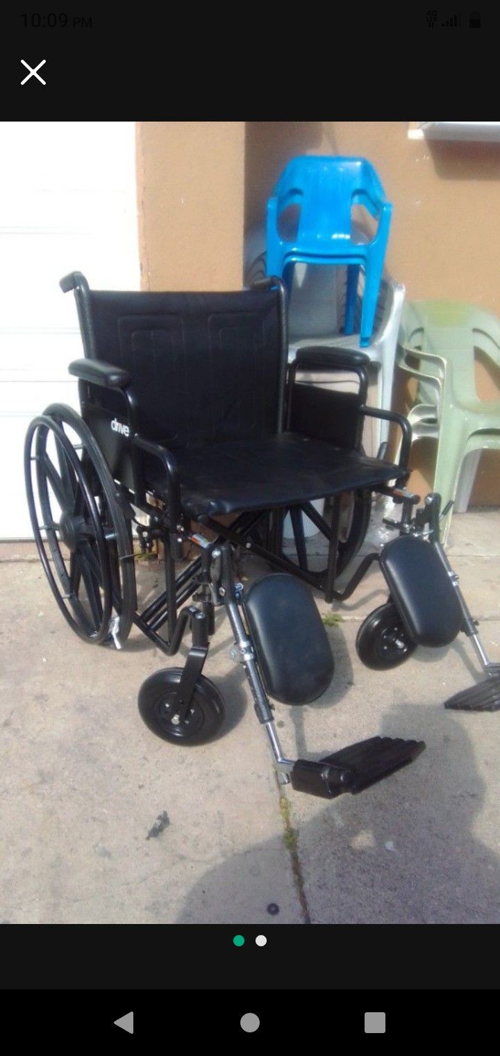 DRIVE OVERSIZED WHEELCHAIR 22" WIDTH ELEVATING LEGREST CAPACITY 400 LBS HEAVY DUTY