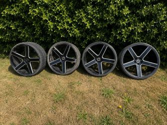26” Strada Custom Black 5-Spoke Wheels & Tires – 26x10 ET15 – Priced to Sell $900 O.B.O