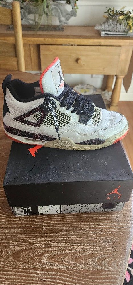 AIR JORDAN 4 RETRO