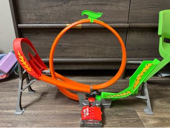 Hot Wheels Loop Track Set