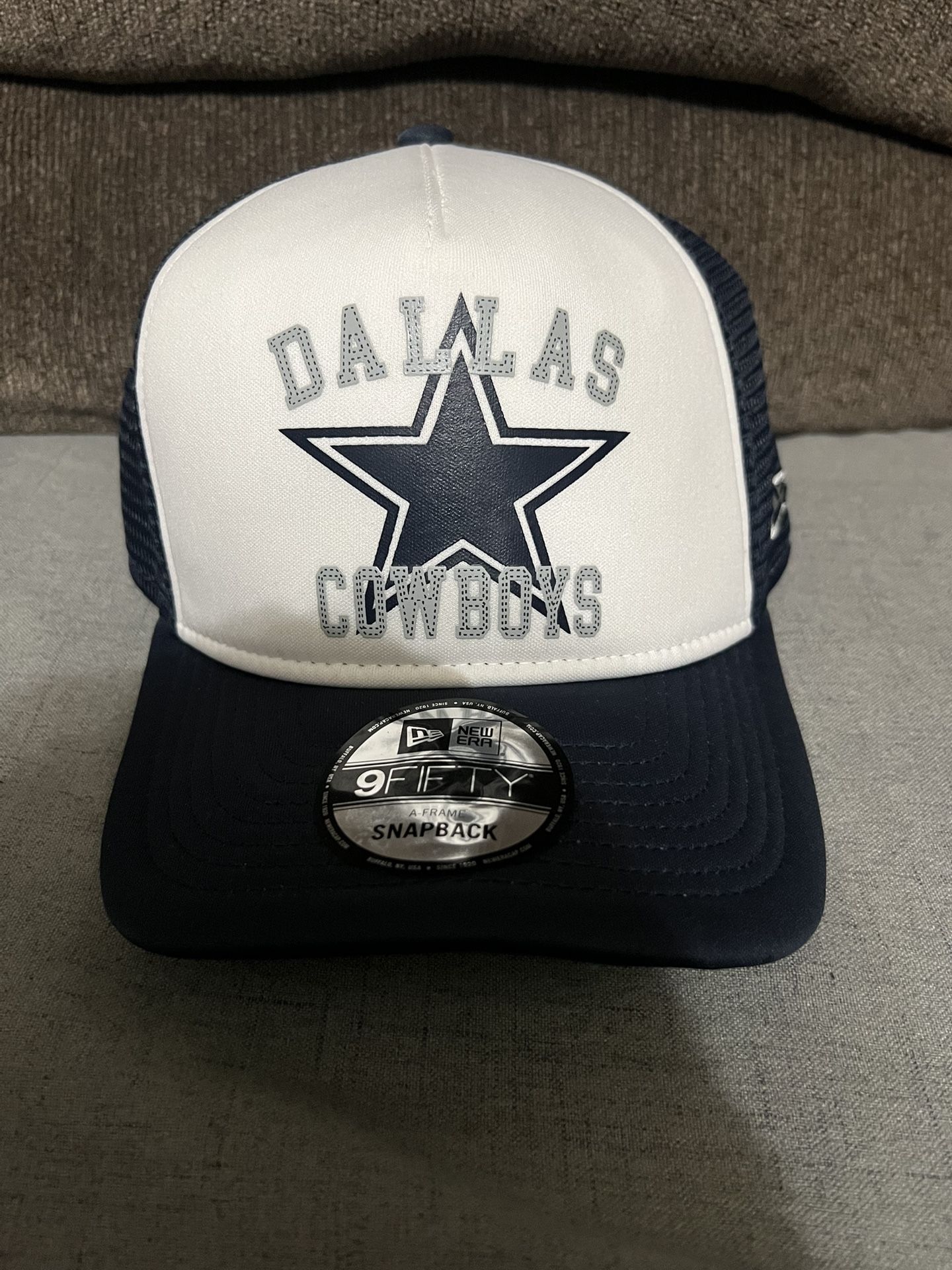New Era Dallas Cowboys Basic 9FIFTY Snapback Hat.