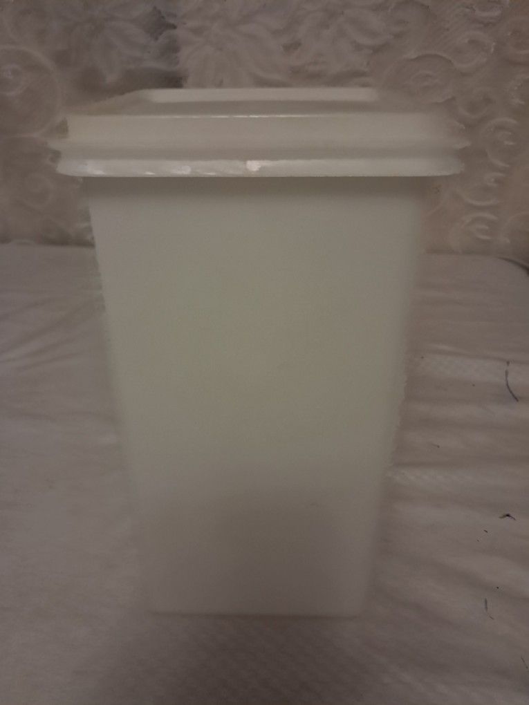 Vintage Tupperware White Bread Box Saltine Cracker Container Tupperware Storage Container No.1314 With A Lid