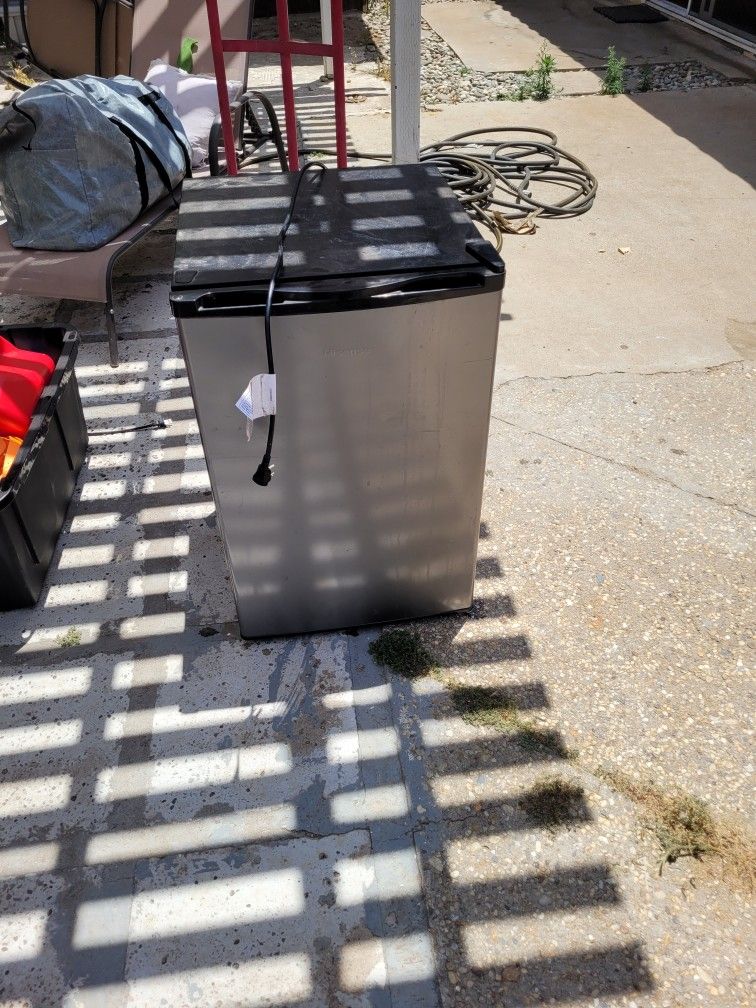 Mini fridge