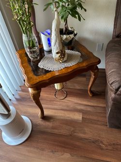 2 Side tables like new