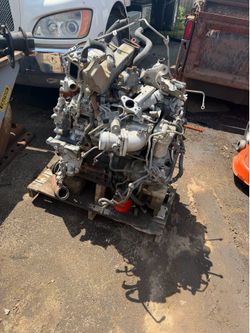 2015 Izuzu NDR engine