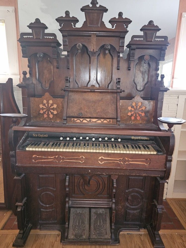 New England Organ Company Antique Piano