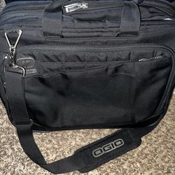 LIKE NEW OGIO Element Messenger Laptop Bag - RETAILS $140