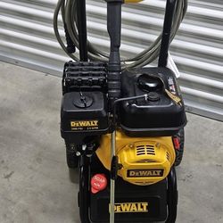 Used 3400psi Dewalt pressure washer