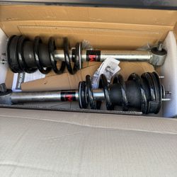 Rough Country Mono tube Struts 6in Lift. Chevy Silverado 1500