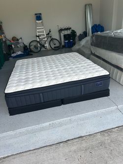 Stearns & Foster Estate luxury firm pillowtop &(Low profile box) I deliver or come see  Barley used in guest room Pet free snoke free home   Retail $3