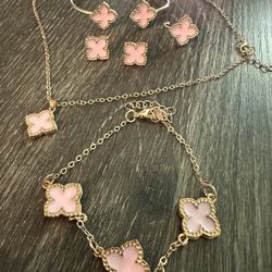 New— Pink Hollow Out Four-Leaf Clover Vintage Elegant Women's Set