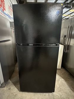Whirlpool Black Top-Freezer Refrigerator