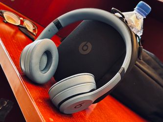 Beats Solo 4s, light blue