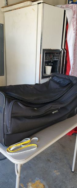 Murano Large Rolling Suitcase / Checked Luggage – 31”