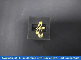 Women's Ring - Yellow Gold 10k (.417) 6.8 grams Size 8.5