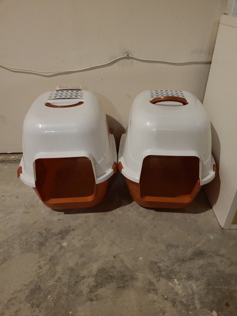 2 Cat Litter Boxes With Removable Roof