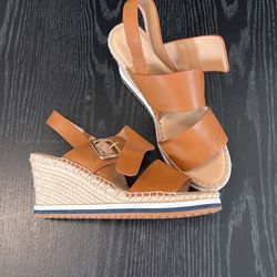 Size 8 1/2 Tommy Hilfiger Wedge Sandal