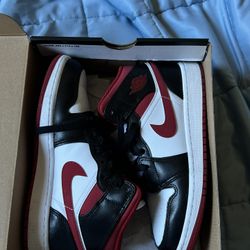 Air Jordan 1 Mid Gym Red GS (4.5Y/6W)