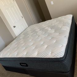 KING BEAUTYREST PRESSURESMART MATTRESS AND FREE BOX SPRINGS 