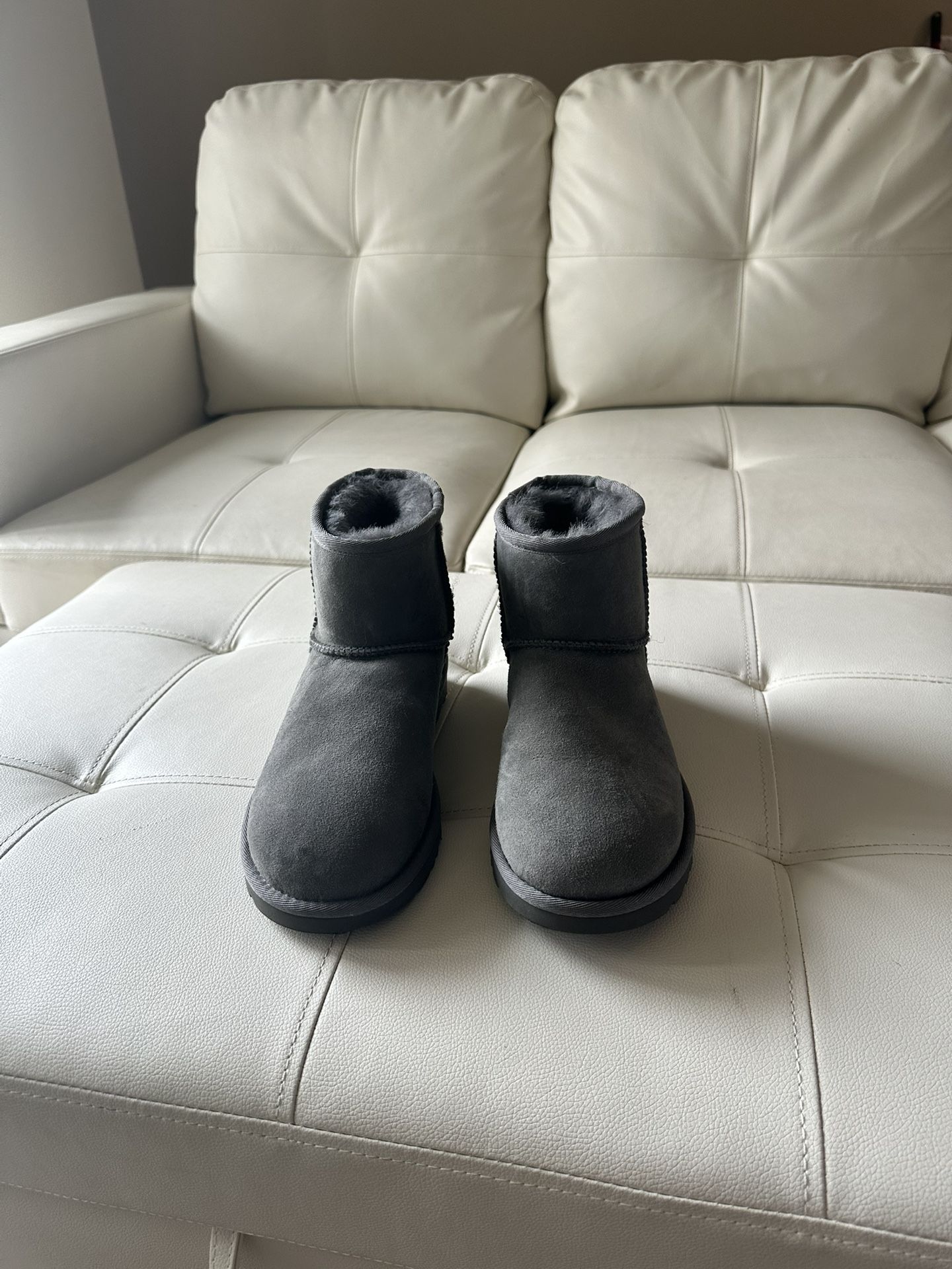 Gray Uggs Size 8