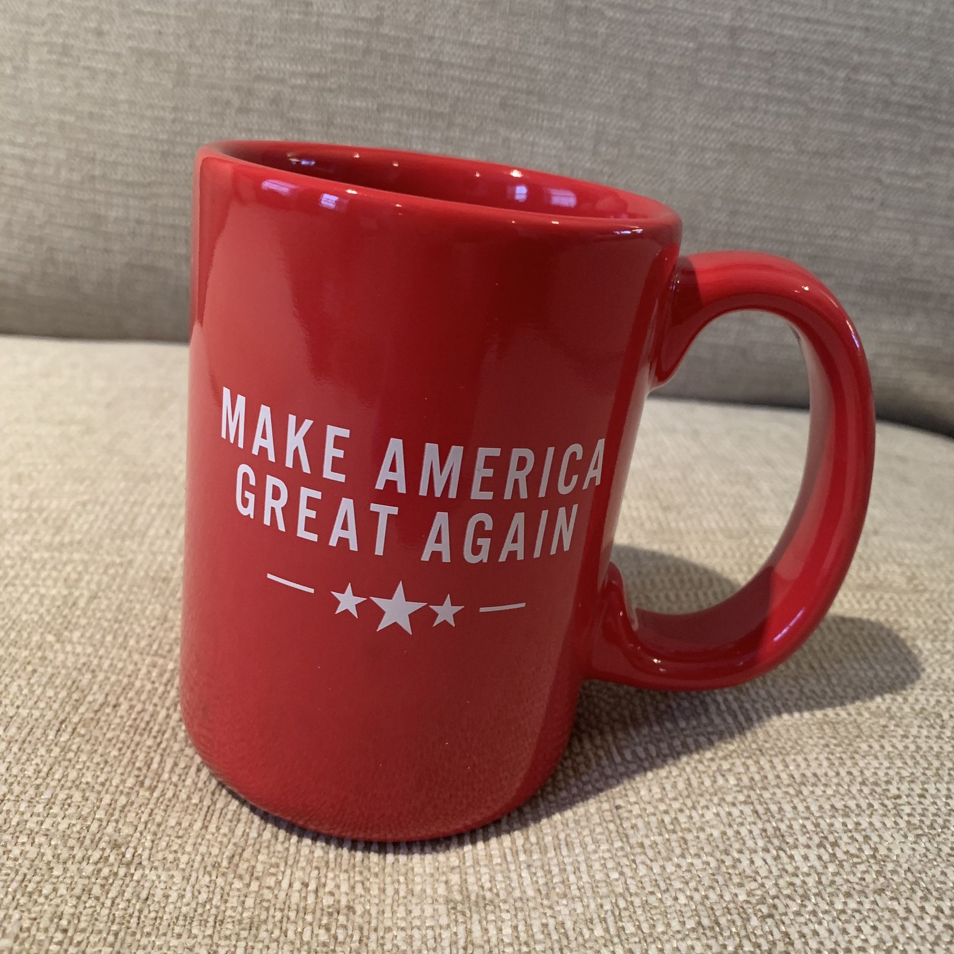 LIMITED EDITION RED MAGA CUP MUG MAKE AMERICA GREAT AGAIN COFFEE COLLECTIBLE