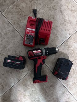 Milwaukee M18 Drill Kit w/ 2 XC 5.0 Batteries & Charger